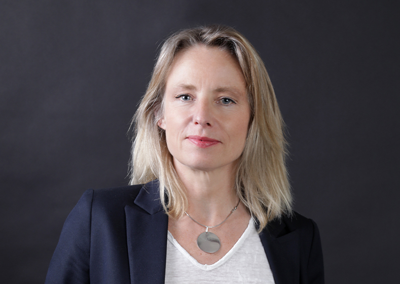 De la Chaos au Contrôle : Comment Emmanuelle Hervé Redirige les Crises Corporatives